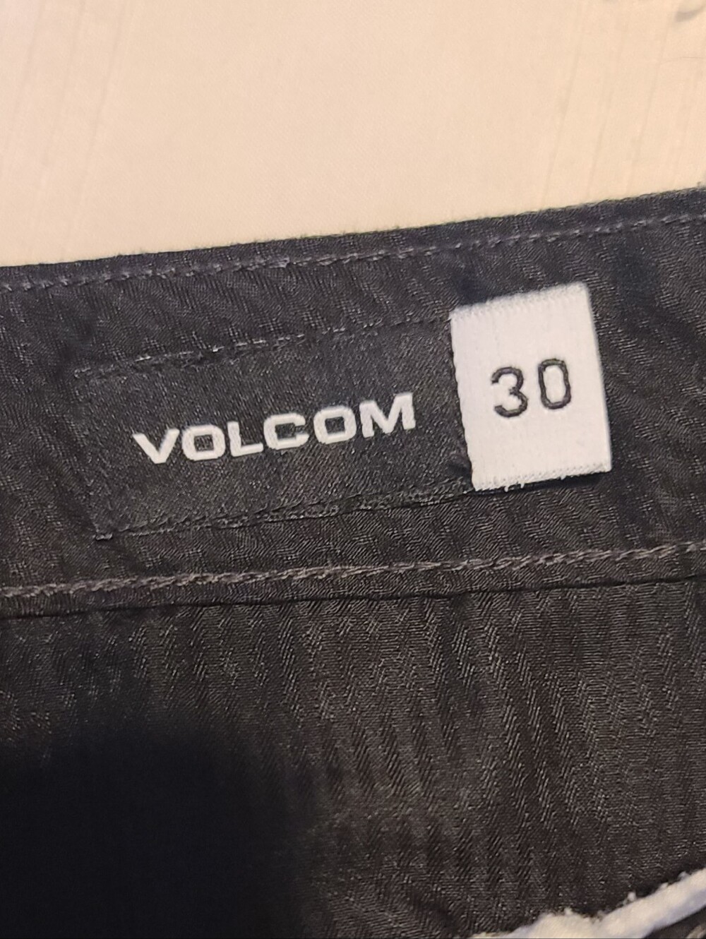 Volcom Shorts Mens Gray Chino Flat Front Solid 10 in Inseam - Picture 4 of 4